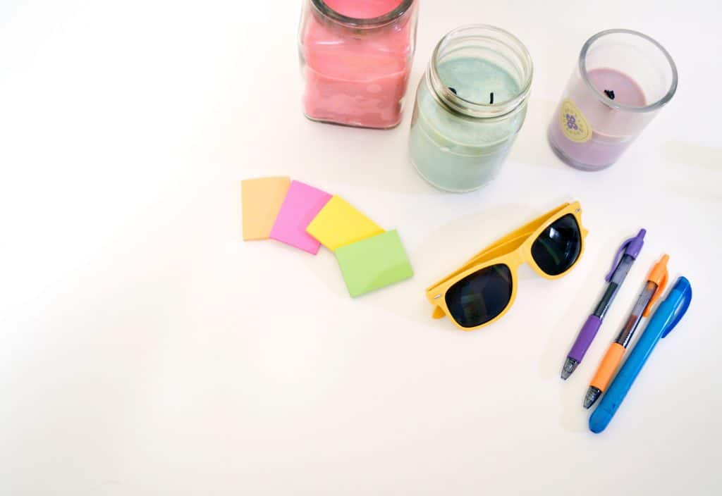 goodies entreprise lunettes de soleil post it bougies stylos