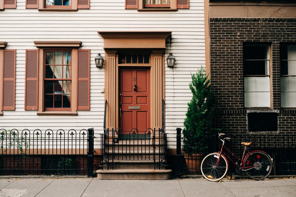 Entrée d'appartement avec vélo