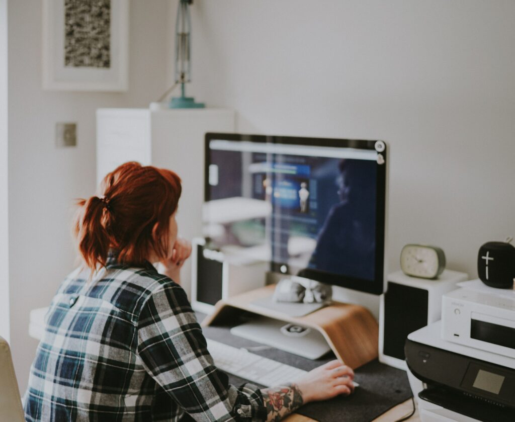 femme en télétravail